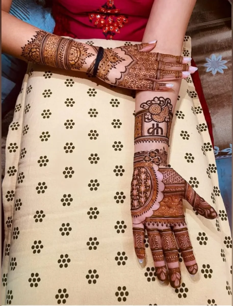 Traditional Mehndi mehndi work by Aryan Mehndi Arts